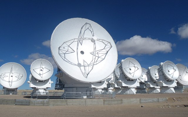 Radiotelescópios e telescópios óticos